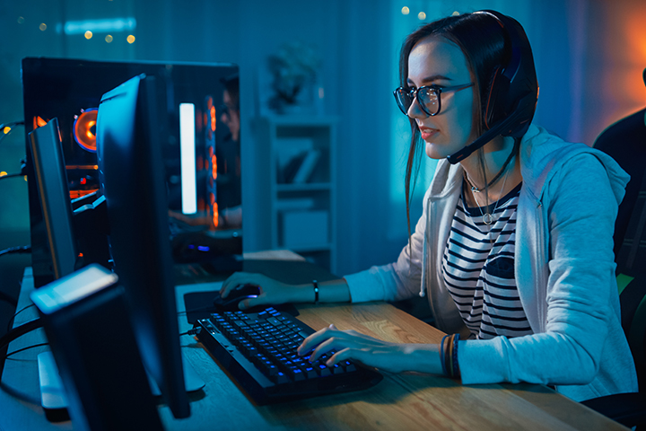 Girl playing online video games using Shentel internet